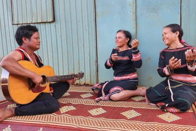 Trọn tình yêu với dân ca Bahnar