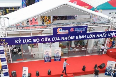 Xác lập bộ cửa lùa nhôm kính lớn nhất Việt Nam