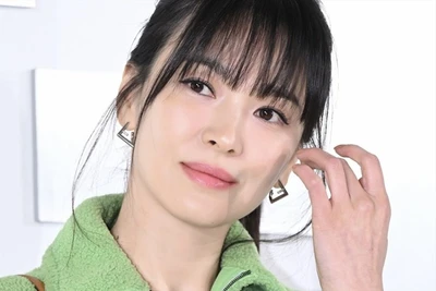 Song Hye Kyo trẻ trung ở tuổi 42