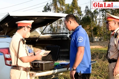 Siết chặt kiểm tra, xử lý xe chở mía quá tải