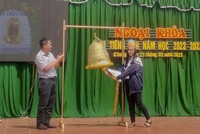 100 học sinh huyện Kbang tham gia Ngoại khóa Tiếng Anh thi “Rung chuông vàng”