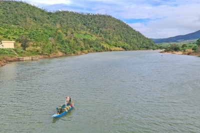 Câu cá sông Ba