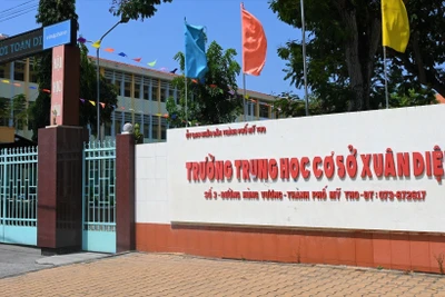 Gạ tình rồi còn vu khống học sinh, phải nghiêm trị ông thầy vô đạo này