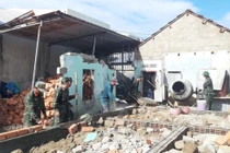 Lực lượng Bộ Chỉ huy Quân sự tỉnh Gia Lai triển khai thi công, xây dựng mới 17 căn nhà cho các gia đình bị sập hoàn toàn do ảnh hưởng của bão lũ.
