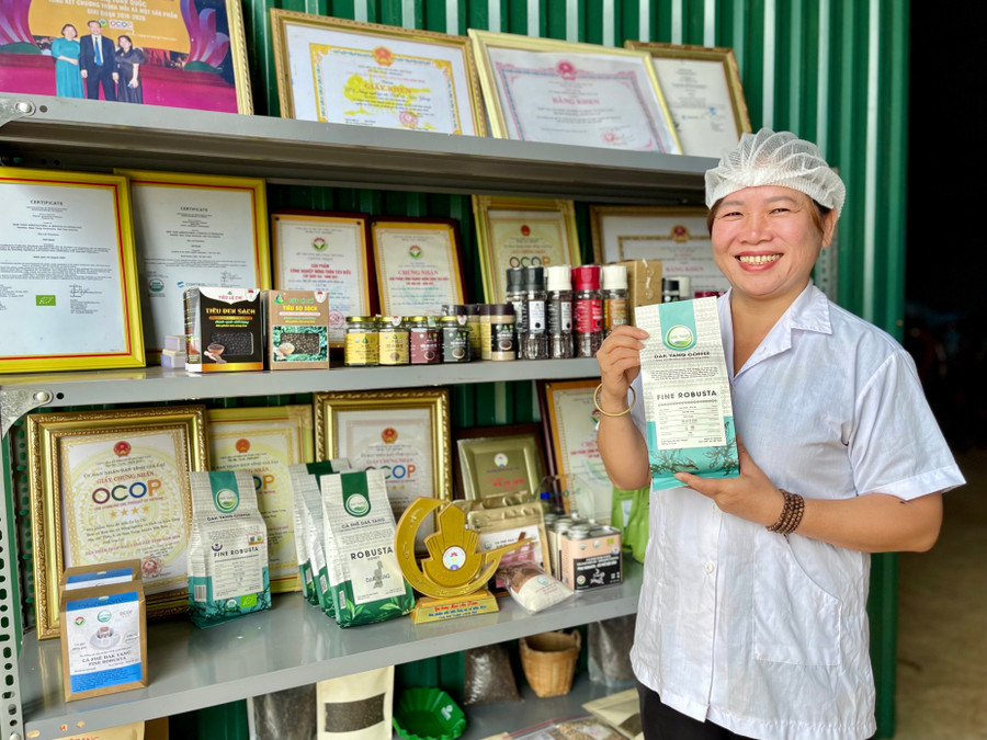Cà phê Đak Yang Fine Robusta đạt điểm số 87,5 trong bảng xếp hạng của Viện chất lượng Cà phê (CQI). Ảnh: Vũ Thảo ca-phe-dak-yang-fine-robusta-dat-diem-so-875-trong-bang-xep-hang-cua-vien-chat-luong-ca-phe-cqi-anh-vu-thao.jpg