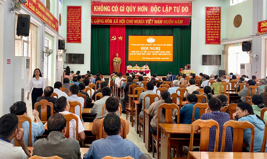 Quang cảnh hội nghị tiếp xúc cử tri. Ảnh: Vũ Thảo 3.jpg