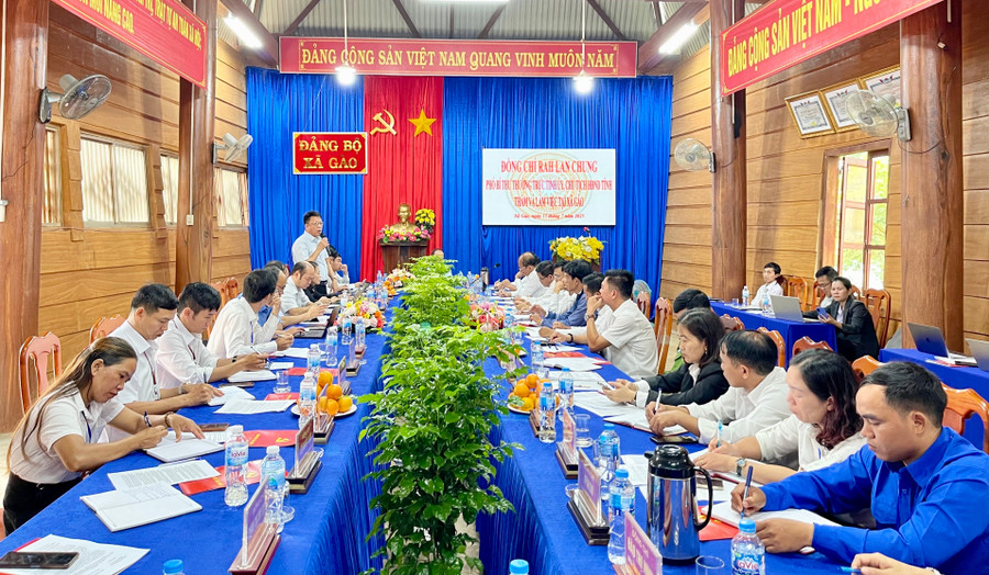 Quang cảnh buổi làm việc. Ảnh: Vũ Thảo 4.jpg