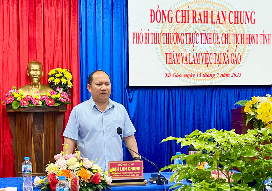 Phó Bí thư Thường trực Tỉnh ủy, Chủ tịch HĐND tỉnh Rah Lan Chung phát biểu tại buổi làm việc. Ảnh: Vũ Thảo 33.jpg