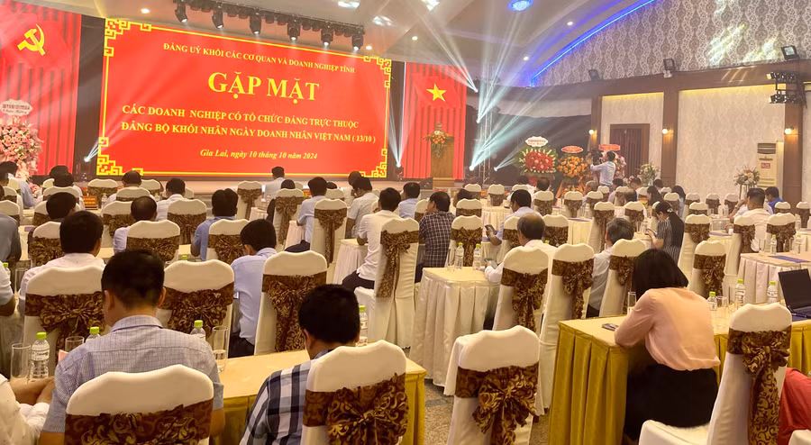 quang-canh-buoi-gap-mat-1431.jpg