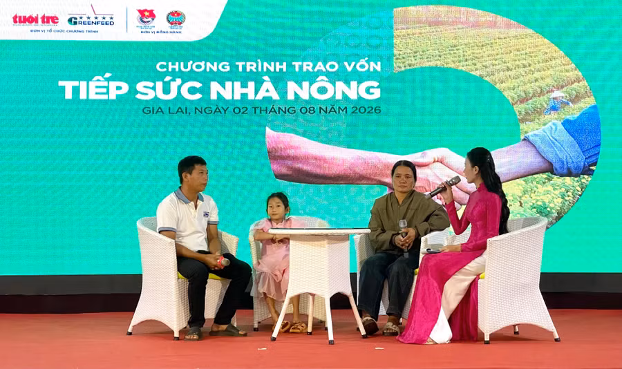 thong-qua-tiep-suc-nha-nong-chuong-trinh-mong-muon-tao-them-diem-tua-de-cac-ho-nong-dan-kho-khan-dac-biet-la-phu-nu-nong-thon-anh-vu-thao.jpg