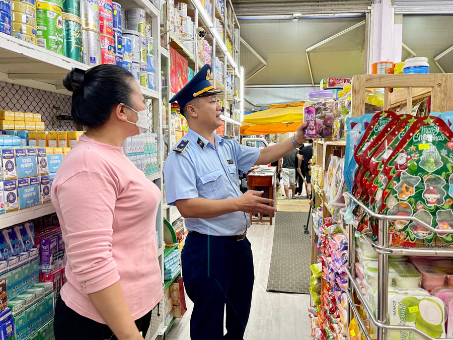 Đợt kiểm tra cao điểm sẽ kịp thời ngăn chặn, đẩy lùi tình trạng buôn lậu, gian lận thương mại, hàng giả, xâm phạm quyền sở hữu trí tuệ trên địa bàn tỉnh. Ảnh: Vũ Thảo vt.jpg