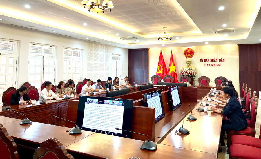 Diễn đàn được tổ chức dưới hình thức trực tiếp và trực tuyến. Ảnh: V.T 2.jpg