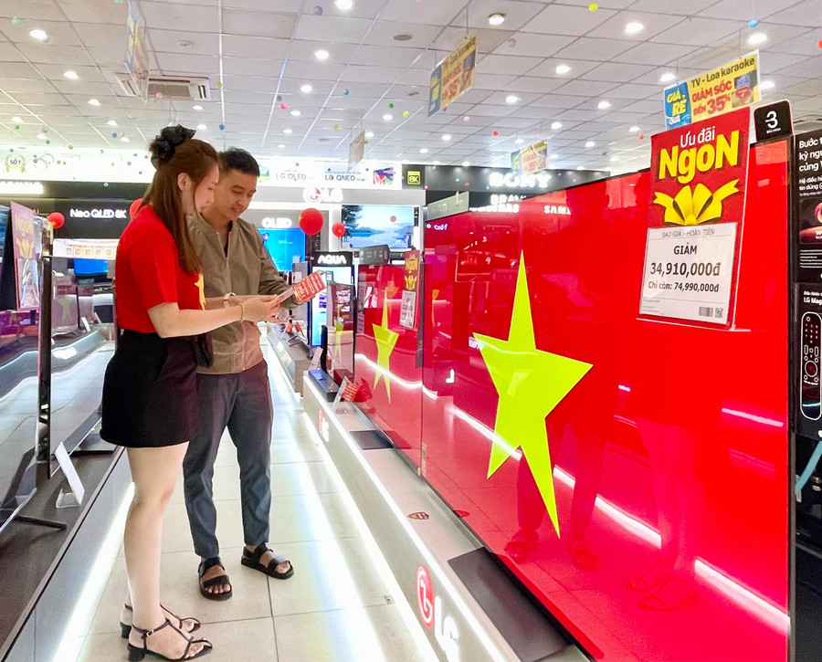 Mặt hàng tivi có mức ưu đãi giảm giá sâu. Ảnh: V.T 3333.jpg