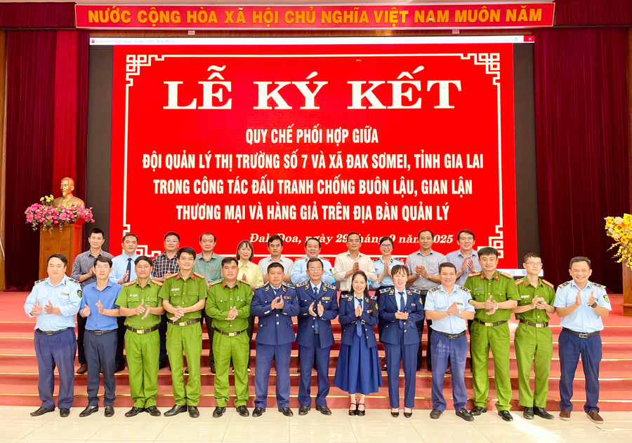 Việc ký kết quy chế phối hợp nhằm hướng đến mục tiêu xây dựng môi trường kinh doanh lành mạnh, công bằng trên địa bàn. Ảnh: V.T anh-vt.jpg