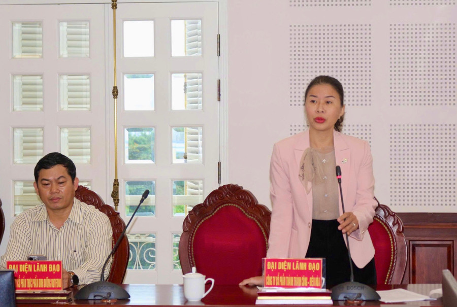 Đại diện lãnh đạo Công ty Cổ phần Thành Thành Công-Biên Hòa trình bày một số định hướng phát triển nông nghiệp cũng như mở rộng quy mô hoạt động trên địa bàn tỉnh. Ảnh: Vũ Thảo dai-dien-cong-ty-co-phan-thanh-thanh-cong-bien-hoa.jpg