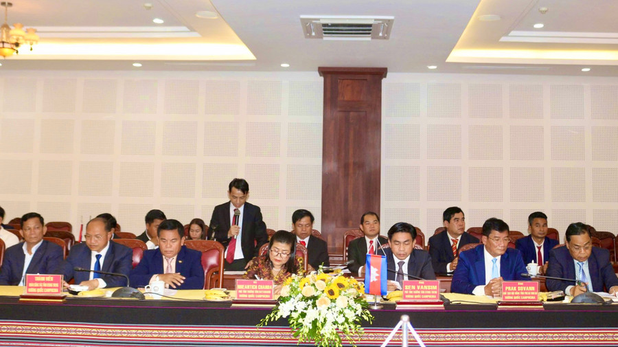 Đại biểu các tỉnh Đông Bắc Campuchia tham dự buổi làm việc. Ảnh: Vũ Thảo 11.jpg