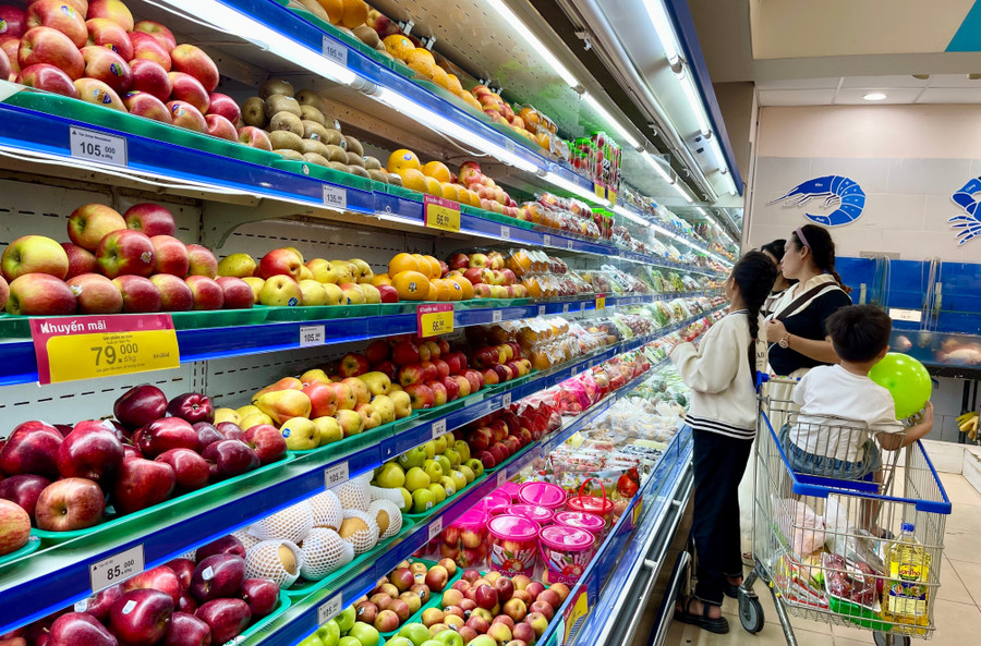 Các nhóm hàng lương thực, thực phẩm, đồ gia dụng, hàng may mặc tiếp tục ghi nhận mức tiêu thụ khả quan. Ảnh: Vũ Thảo cac-nhom-hang-luong-thuc-thuc-pham-do-gia-dung-hang-may-mac-tiep-tuc-ghi-nhan-muc-tieu-thu-kha-quan-anh-vu-thao.jpg