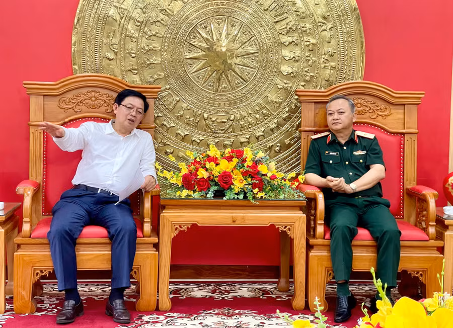 dong-chi-ho-quoc-dung-uy-vien-ban-chap-hanh-trung-uong-dang-bi-thu-tinh-uy-gia-lai-lam-viec-voi-binh-doan-15-anh-vu-thao.jpg