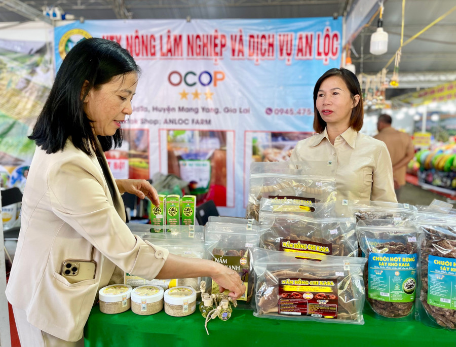 Fremme handel gjennom messer og kampanjer for å stimulere forbruket. Foto: Vu Thao xuc-tien-thuong-mai-qua-cac-chuong-trinh-hoi-cho-khuyen-mai-tap-trung-de-kich-cau-tieu-dung-anh-vu-thao.jpg