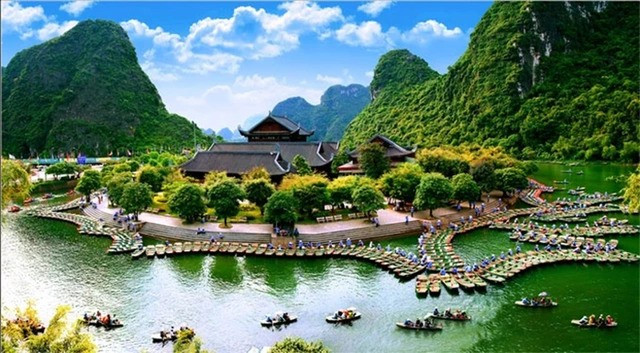 Một góc quần thể danh thắng Tràng An (Ninh Bình). Ảnh: Đào Minh Tiến/Báo Người Lao Động 15-a2-ben-thuyen-trang-an-1665667639183182647777-17413230377291630806033jpg.jpg