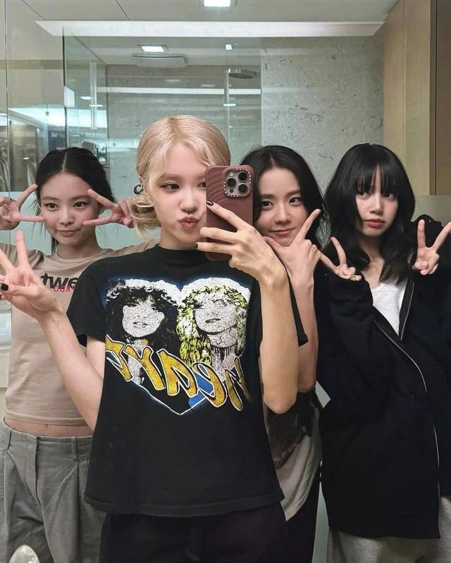 Bốn cô gái BlackPink tụ họp dịp kỷ niệm 8 năm gắn bó trong nhóm nhạc Bốn cô gái BlackPink tụ họp dịp kỷ niệm 8 năm gắn bó trong nhóm nhạc