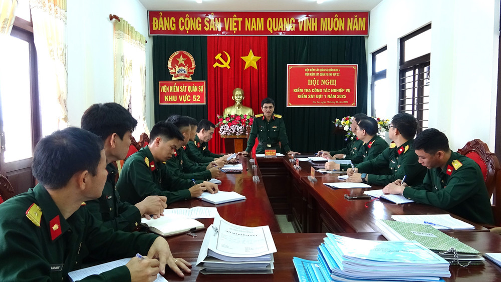 Đại tá Trương Đức Anh-Viện trưởng Viện Kiểm sát Quân sự Quân khu 5 kết luận tại buổi kiểm tra. Ảnh: Hán Văn Cháng hinh-2-dai-ta-truong-duc-anh-vien-truong-vien-kiem-sat-quan-su-quan-khu-5-ket-luan-tai-buoi-kiem-tra.jpg