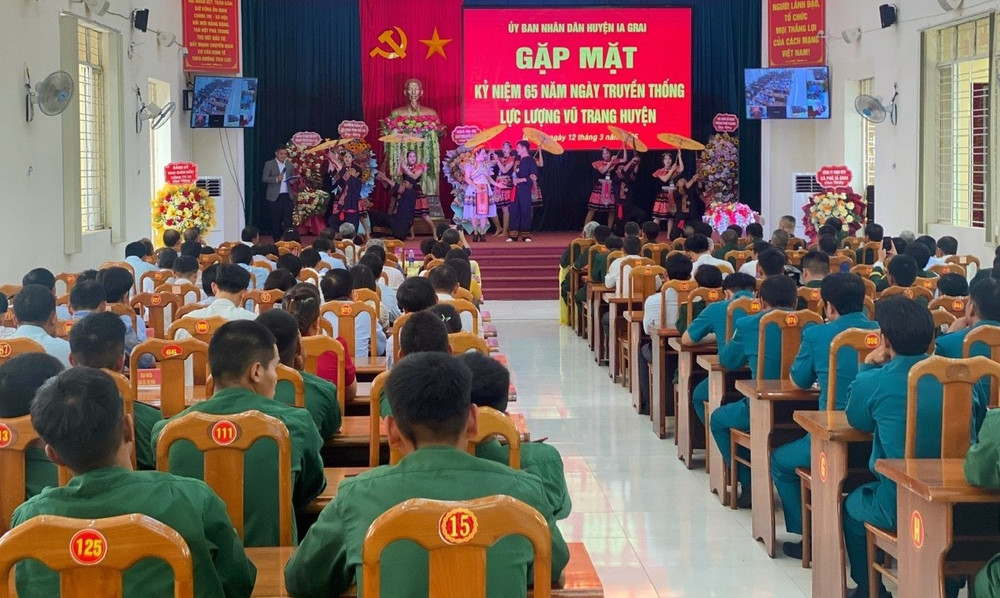 Quang cảnh buổi gặp mặt. Ảnh: Phương Lộc chieu-12-3-ubnd-huyen-ia-grai-to-chuc-gap-mat-on-lai-truyen-thong-65-nam-llvt-huyen.jpg