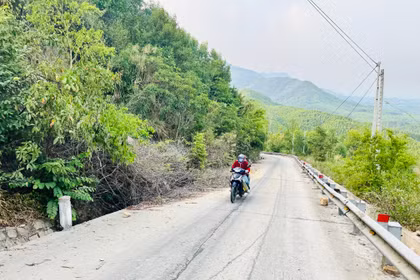 Đường liên xã Vân Canh - Canh Liên sạt lở, nguy cơ mất an toàn