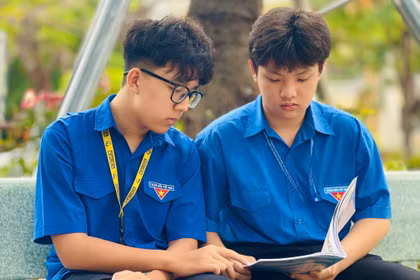 Học sinh Gia Lai chế tạo mặt nạ chống khói độc từ bã mía