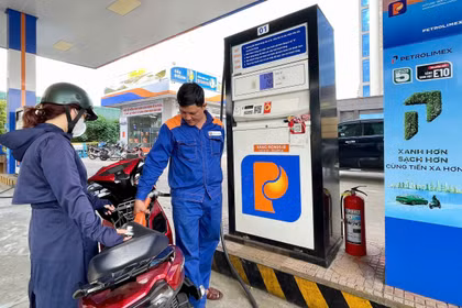 Chuyển sang xăng E10: Doanh nghiệp sẵn sàng, người tiêu dùng dần thích nghi