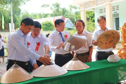 Xây dựng sản phẩm đặc thù để phát triển du lịch.