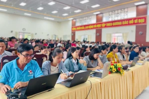 Hơn 700 đơn vị trường học được hướng dẫn sử dụng phần mềm quản lý trường học