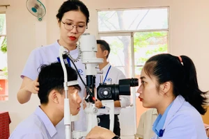 Bệnh viện Mắt Quốc tế Sài Gòn-Gia Lai khám mắt miễn phí cho học sinh