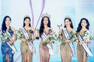 Vượt qua 21 thí sinh trong đêm chung kết, Nguyễn Quế Khanh đăng quang cuộc thi Miss FPTU Cần Thơ năm 2024.