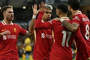 Hạ chủ nhà Wolves, Liverpool lên đỉnh bảng Ngoại hạng Anh