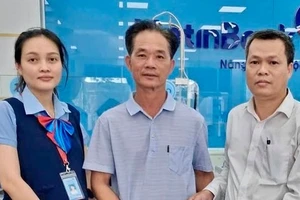 Bất ngờ nhận 300 triệu đồng, người đàn ông ở Lâm Đồng tìm người chuyển nhầm