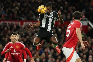 Man United thua sốc Newcastle, đối mặt thảm họa trăm năm