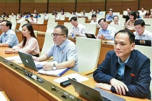 Quốc hội 'chốt' chưa tăng tiền lương khu vực công, lương hưu năm 2025