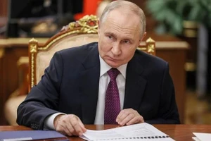 Ông Putin tuyên bố dùng tên lửa đạn đạo đời mới tấn công Ukraine