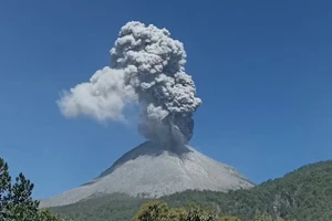 Indonesia: Núi lửa phun trào khiến ít nhất 9 người thiệt mạng