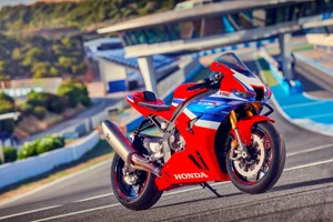 CBR1000RR-R Fireblade: Siêu phẩm thể thao với sức mạnh vô song có giá bán trên 950,5 triệu đồng