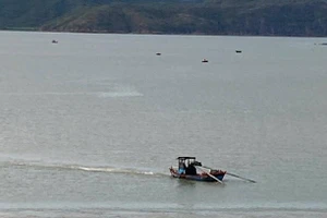 Ngăn chặn tình trạng khai thác thủy sản trái phép trên đầm Thị Nại