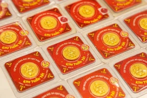 Giá vàng hôm nay 23/4: Rơi không phanh từ đỉnh cao nhất lịch sử
