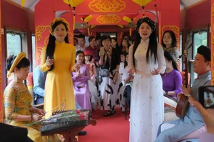 Lễ 30.4 - 1.5: Đà Nẵng thả chim bồ câu hòa bình đón đoàn tàu thống nhất