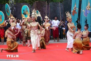 'Angkor Sangkranta 2025' sôi động trong ngày Tết cổ truyền an vui ở Campuchia
