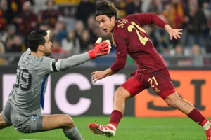 Porto gục ngã trước AS Roma, Ajax ngược dòng giành vé Europa League