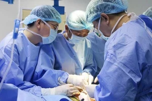 Bệnh viện Việt Nam-Thụy Điển Uông Bí triển khai ca ghép thận đầu tiên từ người cho sống