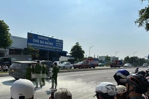 Đà Nẵng: Phong tỏa hiện trường 2 người tử vong trong xe bốc cháy