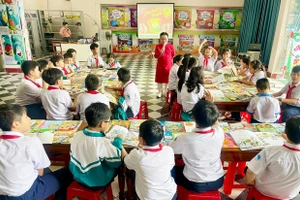 “Lặng lẽ trưởng thành” cùng sách