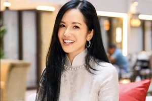 Diva Hồng Nhung: 'Tôi đã biểu diễn với một hạt bụi đen trong lồng ngực'